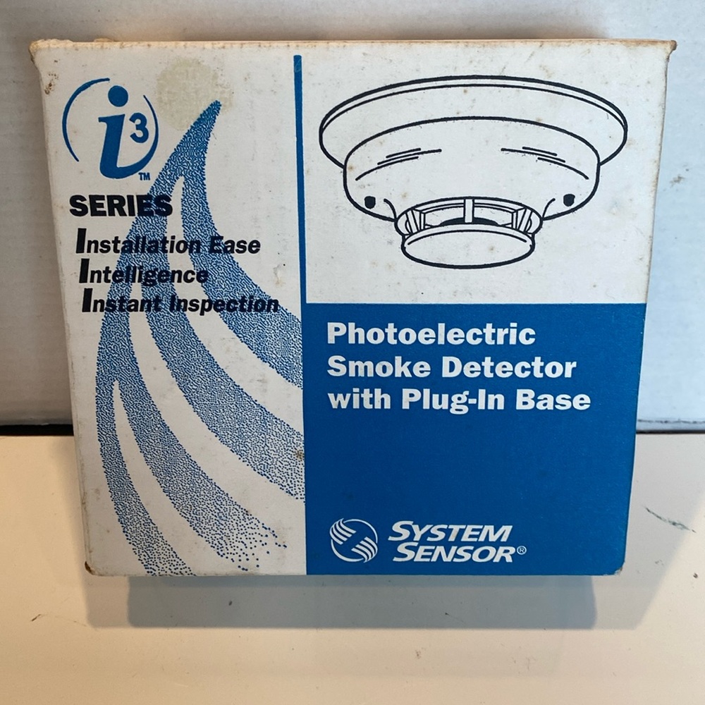 NIB System Sensor Photoelectric Smoke Detector with Plug-In Base